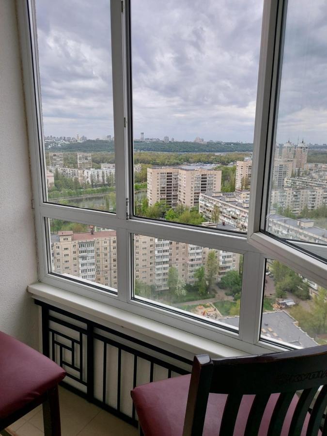 Студія З Неймовірним Краєвидом Біля М Лівобережна Ліфт Інтернет Працює Kiev Extérieur photo